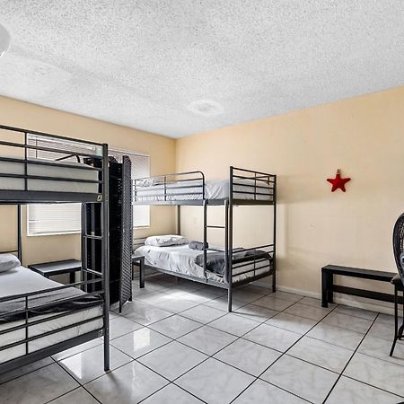 Crocodhouse Early Check In Eight Years Hosting Hostel Fort Lauderdale Exterior photo