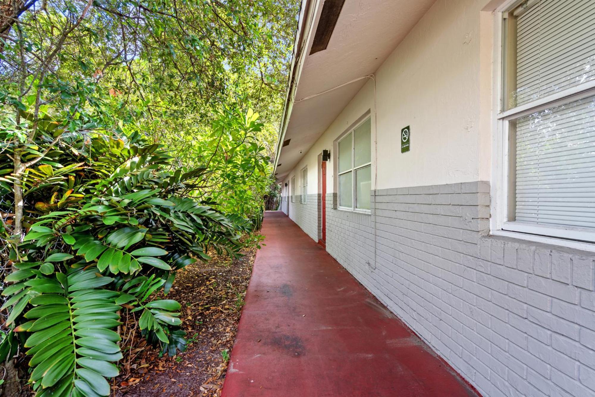 Crocodhouse Early Check In Eight Years Hosting Hostel Fort Lauderdale Exterior photo